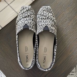 Toms flats size 9